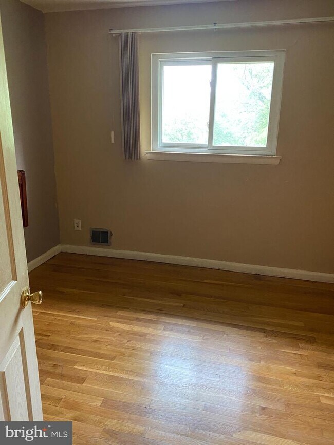 Building Photo - 3505 25th Ave