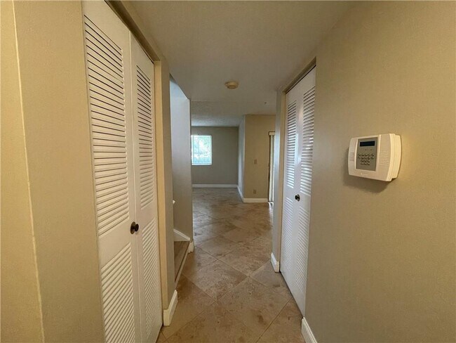 Building Photo - 850 NW 91st Ter