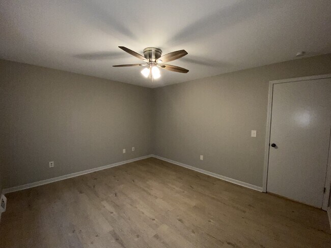 Foto del edificio - "Charming 2-Bedroom Duplex in Simpsonville...