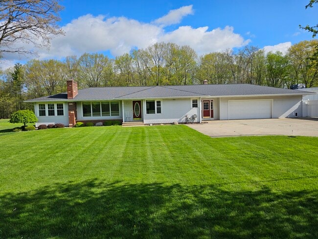 Building Photo - 4293 Lake Michigan Dr