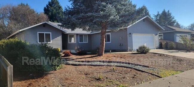 Building Photo - 1267 SW Ironwood Dr