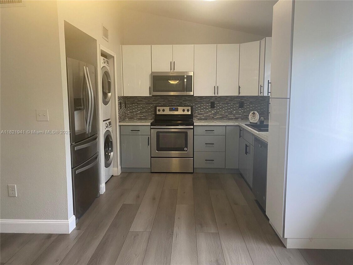 Foto principal - 17362 NW 74th Ave