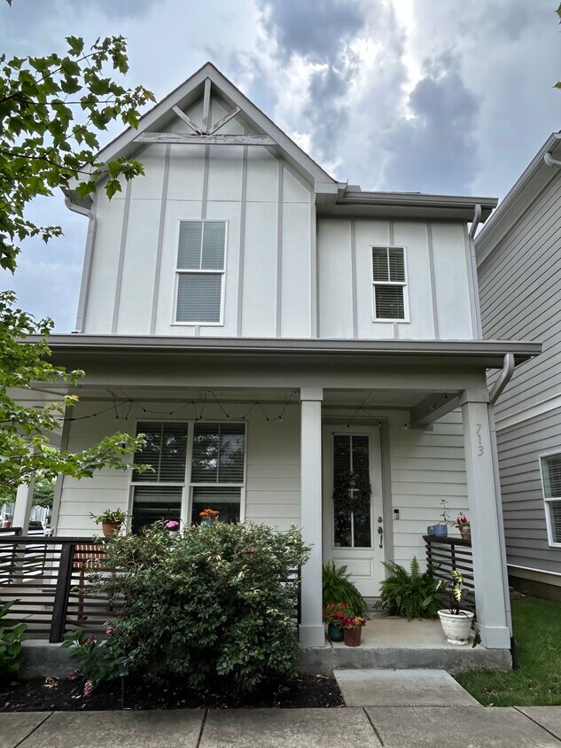 Foto principal - 713 Cottage Park Dr