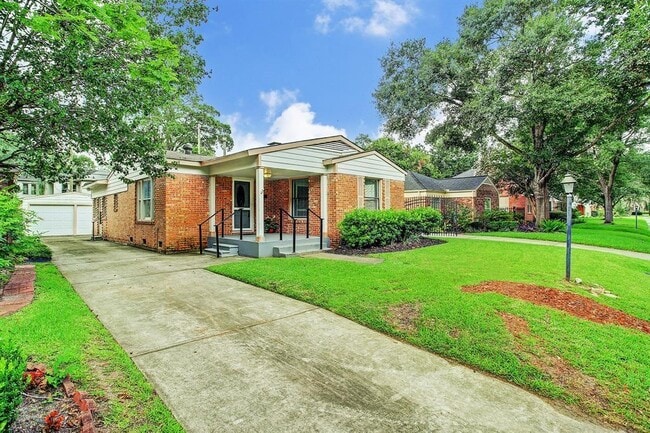 Building Photo - 6642 Wildwood Way