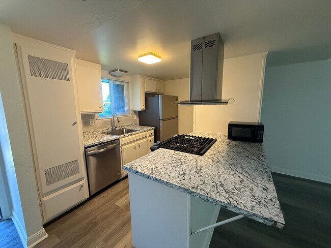 Foto del edificio - 2 bedroom 1.5 bath condo !