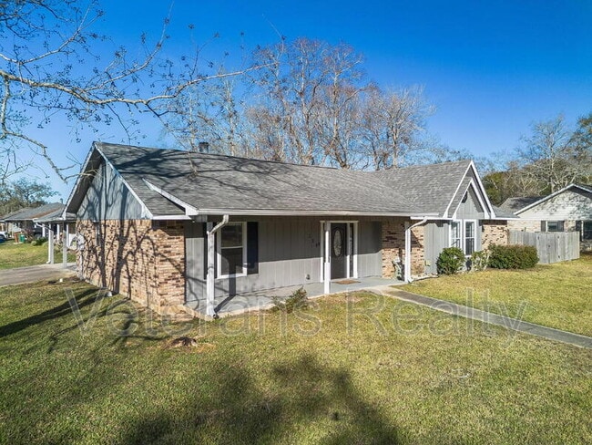 Building Photo - 1210 Spring Dr