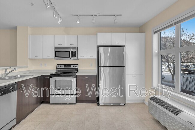 Photo du bâtiment - 533-533 Yates Rd