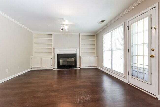 Building Photo - 2965 Lenora Springs Dr
