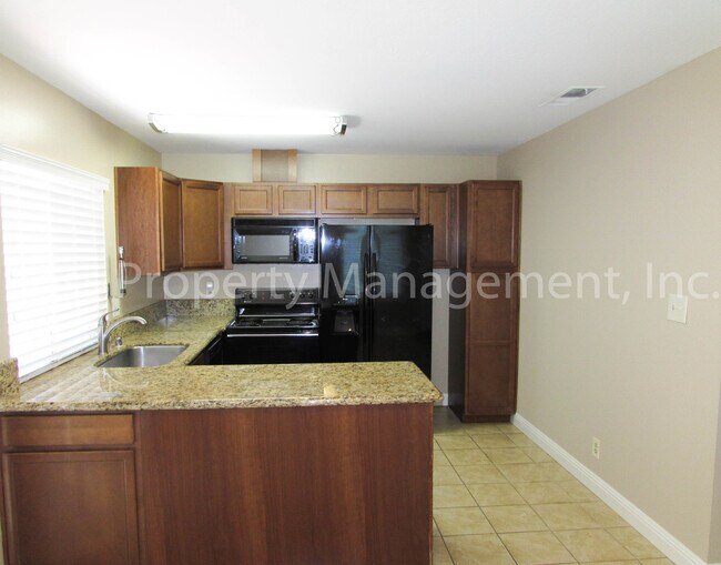 Foto del edificio - Great Pleasanton Location! Rare Single Story Townhome
