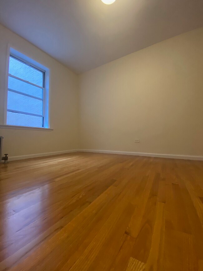 BEDROOM - 114 W 13th St