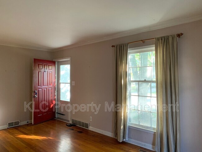 Building Photo - 313 Hillside Ave
