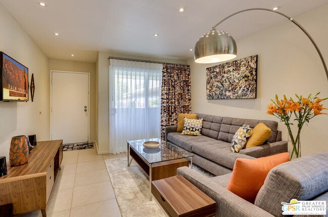 Foto del edificio - 420 N Villa Ct
