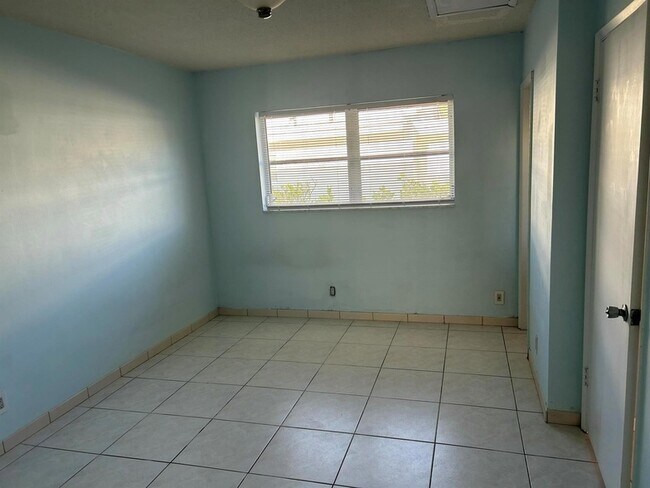 Foto del edificio - 3240 NE 16th St