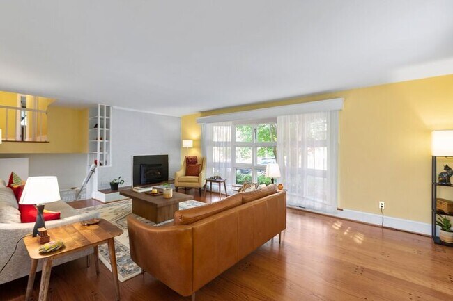 Foto del edificio - 1424 Brent St