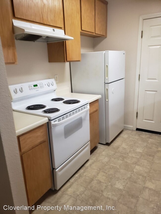 Building Photo - 2 br, 1 bath House - 587 Mann Ave.