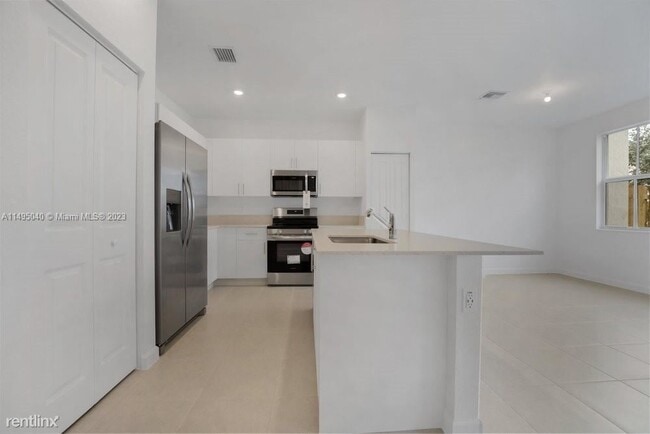 Building Photo - 3 br, 2.5 bath House - 11889 NW 46th St # ...