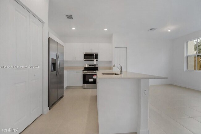 Foto del edificio - 3 br, 2.5 bath House - 11889 NW 46th St # ...