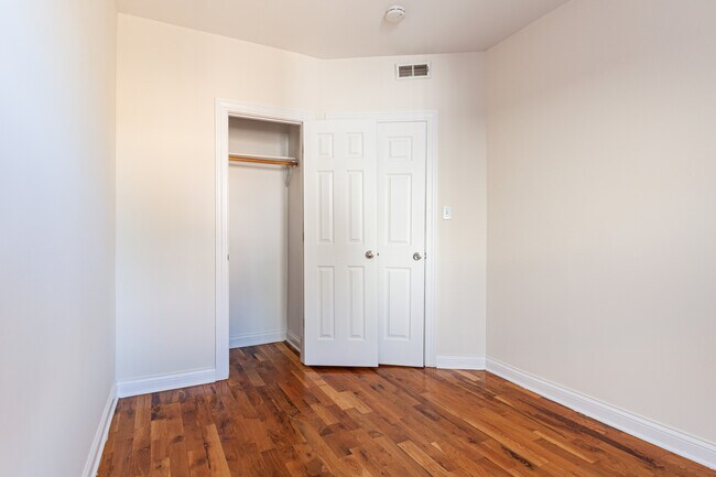 Foto del edificio - 1448 W Byron St