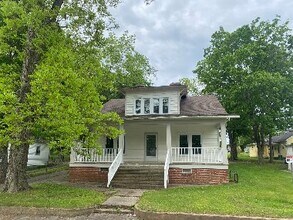 Building Photo - 402 E Wayne St