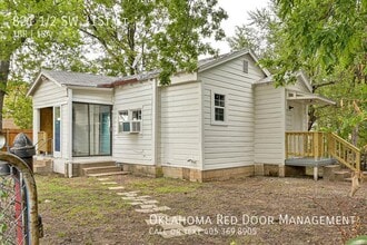 Building Photo - 821 1/2 SW 31St St-