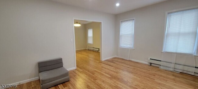 Foto del edificio - 403 Abington Ave