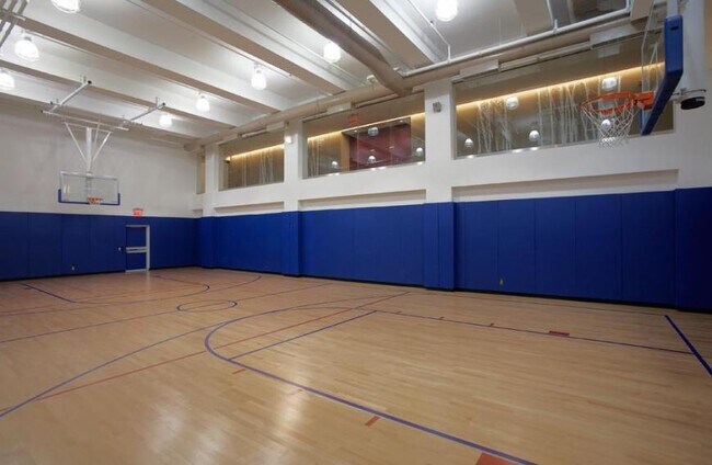 Foto del edificio - 0 bedroom in BROOKLYN NY 11211