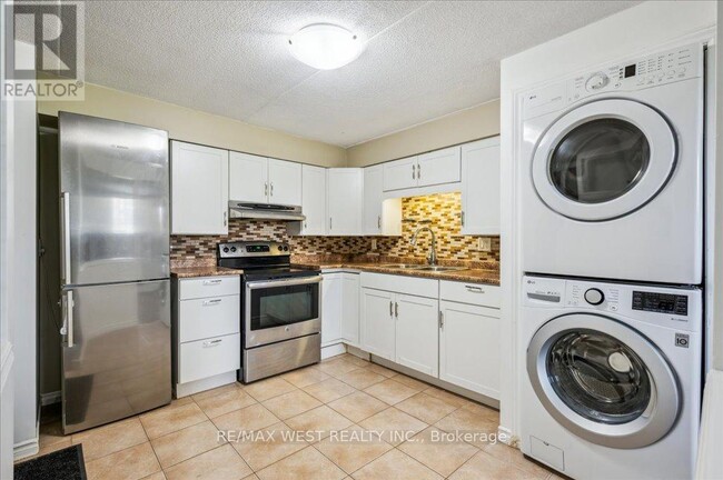 Building Photo - 333-333 Northlake Dr