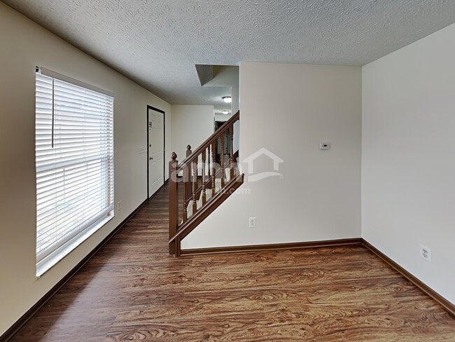 Building Photo - 6687 Jennyann Way