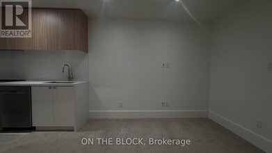 Building Photo - 1041 College St