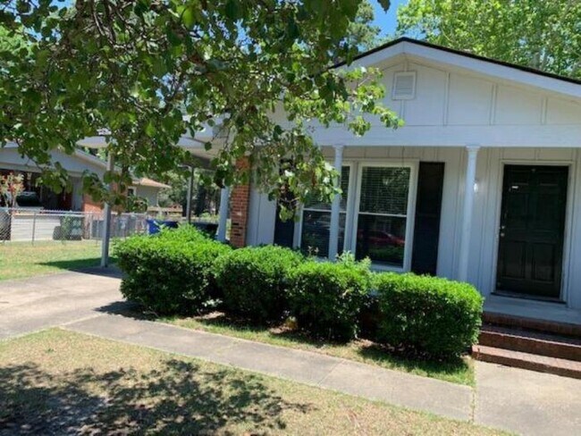 Building Photo - 3 bedroom in FAYETTEVILLE NC 28314