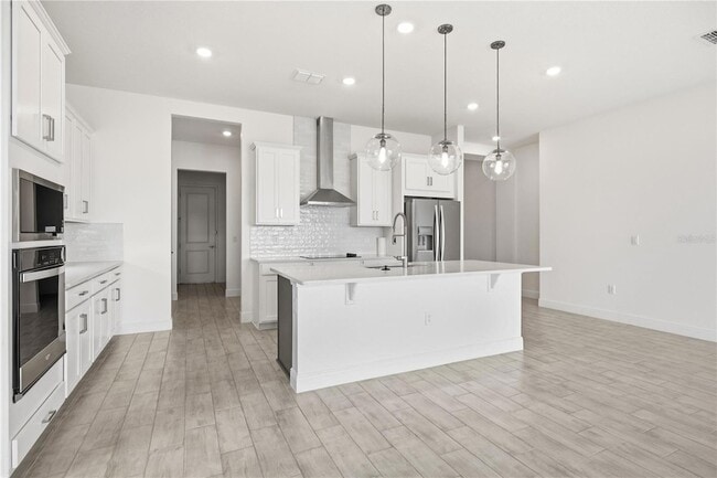 Foto del edificio - 13589 McMillan Dr
