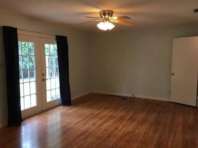 Building Photo - Beautiful Brick Home in Valdosta