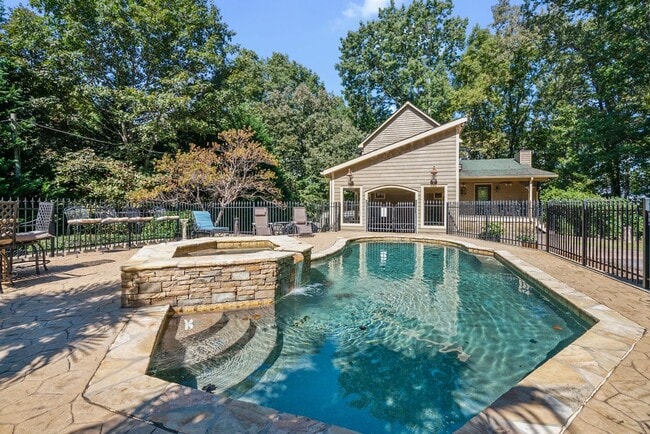 Building Photo - 7221 Flowery Branch Rd