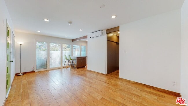 Building Photo - 10333 Santa Monica Blvd