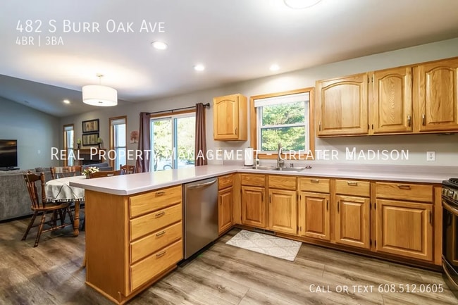 Building Photo - 482 S Burr Oak Ave