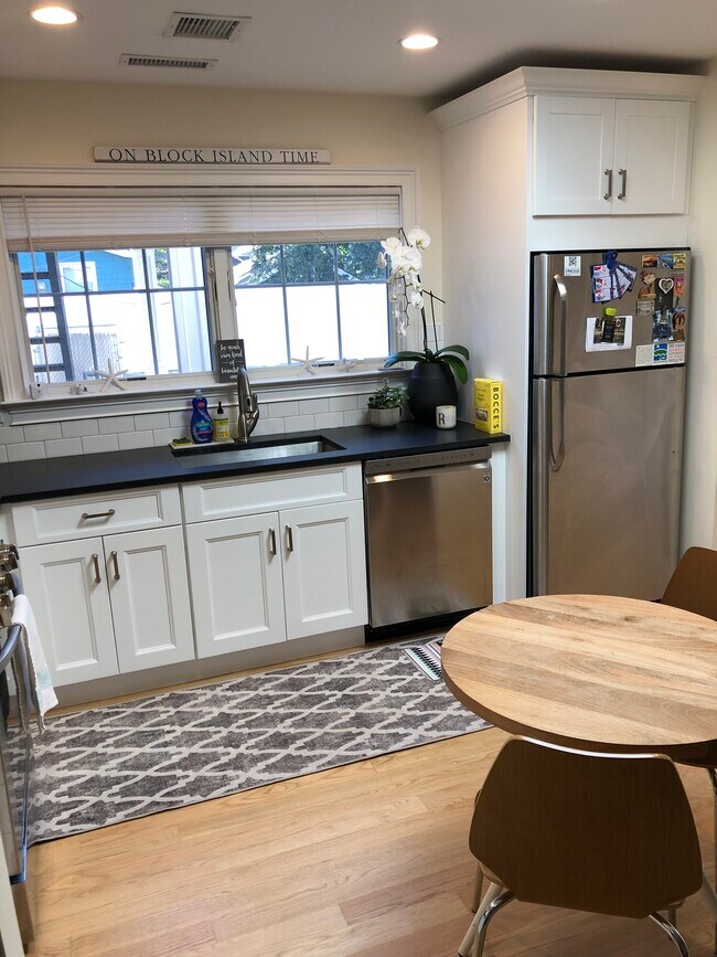 Building Photo - 237 E Putnam Ave