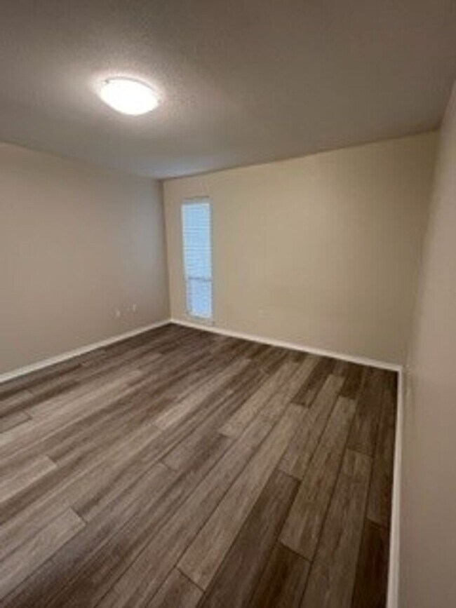 Foto del edificio - Condominium in Greenbrier. Available immediately! Conveniently located near the U of M. Newly ren...