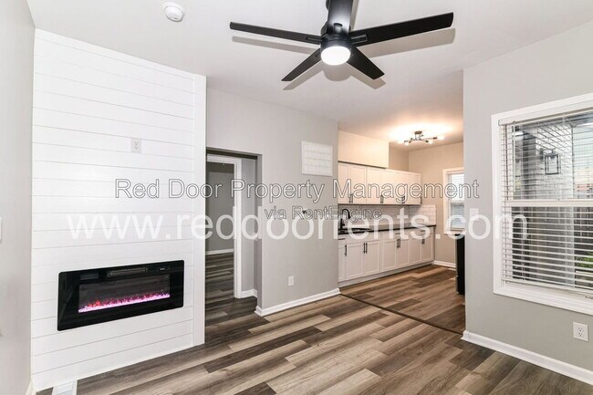 Foto del edificio - 1329 E Market St