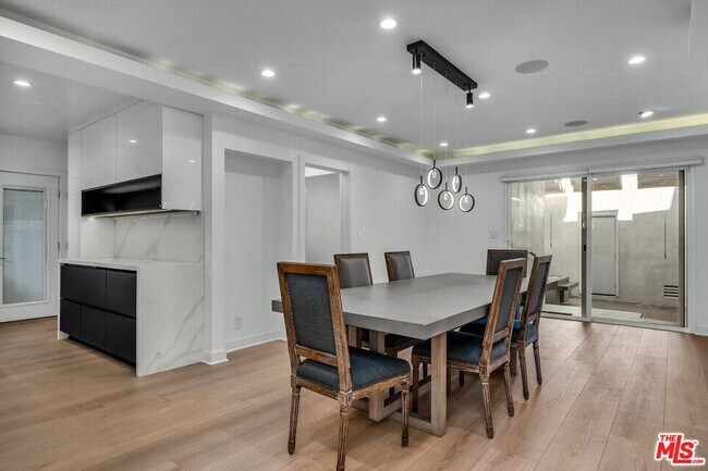 Foto del edificio - 9343 W Olympic Blvd