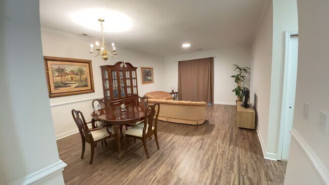 Foto del edificio - SPECIAL! First Floor Fully Furnished Condo - 1/2 off rent 2nd month