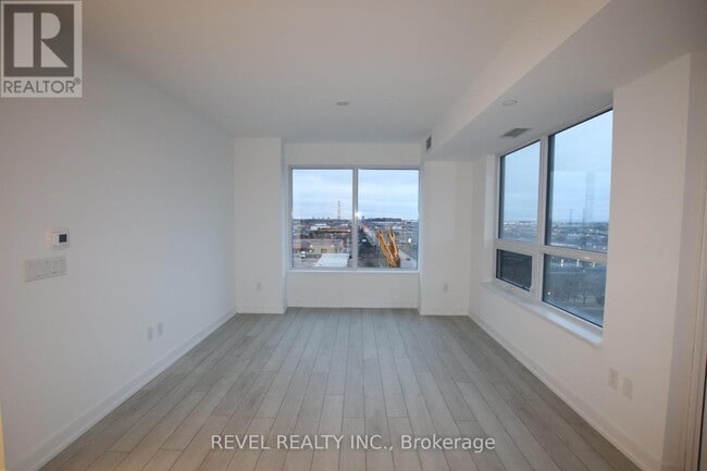 Building Photo - 1480 Bayly St