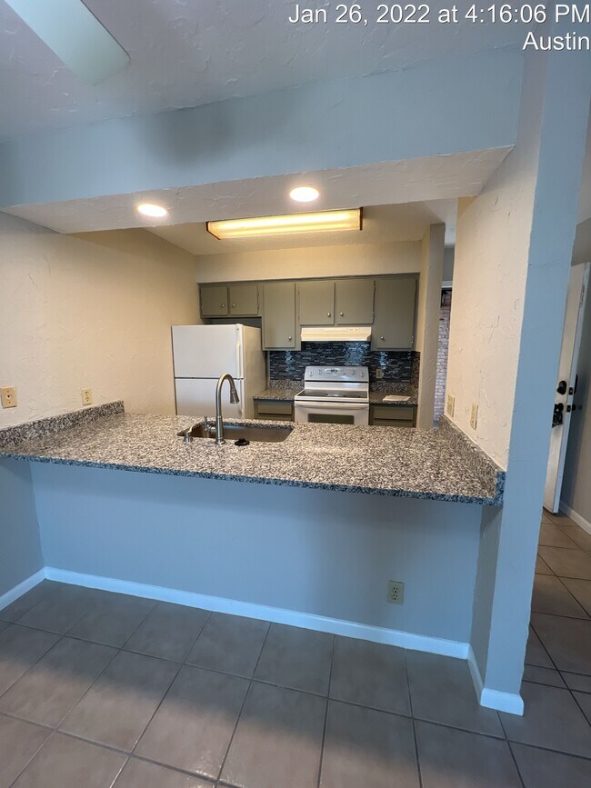 Foto del edificio - 6501 E Hill Dr