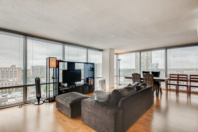Foto del edificio - 800 Elgin Rd