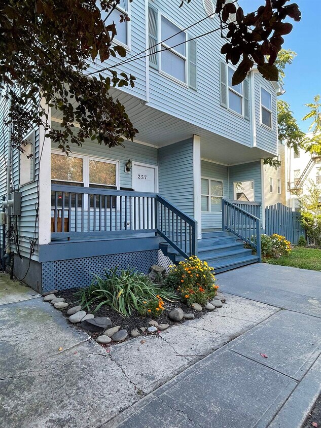 257 Pine St, Jersey City, NJ 07304 Condo for Rent in Jersey City, NJ