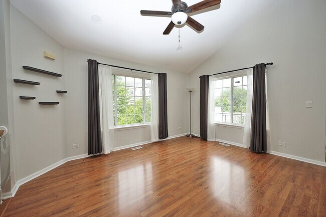 Building Photo - 982 Mayfair Ct
