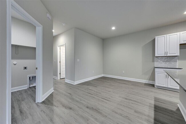 Building Photo - 5209 Thunderbird St