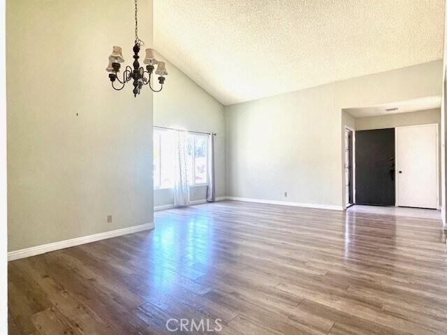 Foto del edificio - 19543 Rogan Ct