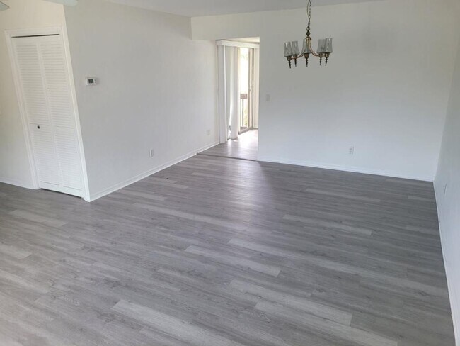 Foto del edificio - 22481 Westchester Blvd
