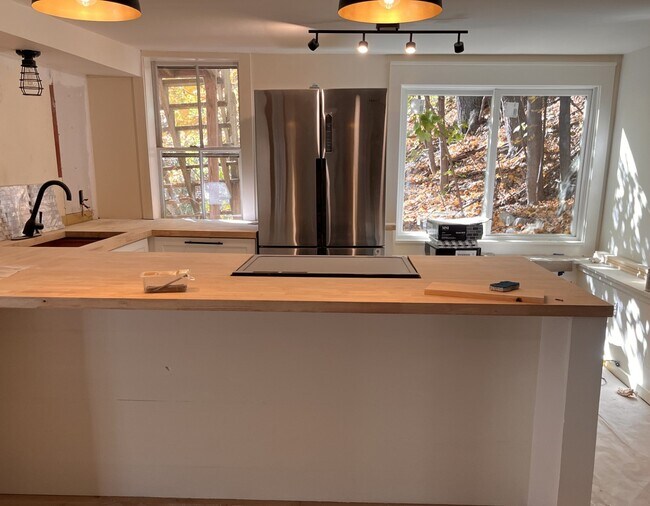 Kitchen with stainless steel appliances - 123 Bridge St