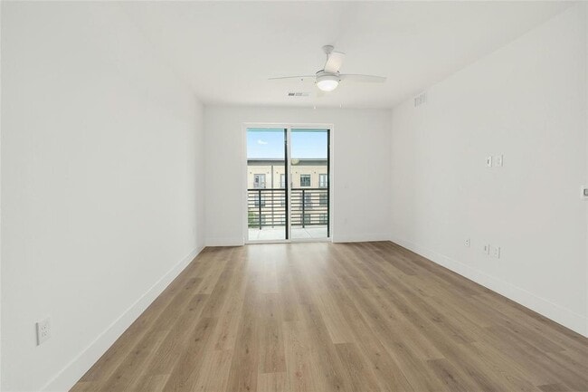 Building Photo - 1701 Simond Ave